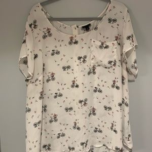 Torrid size 3 floral bicycles blouse buttons back
